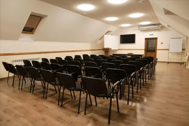 Отель Жайворонок Берегово - Закарпатье