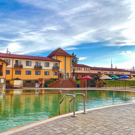 Отель Жайворонок Берегово - Закарпатье