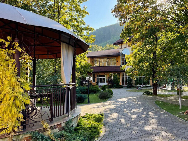 Отель Belle Royalle (Бель Рояль) - Закарпатье