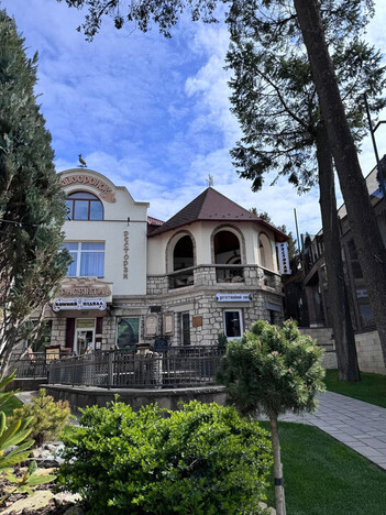 Отель Жайворонок Берегово - Закарпатье