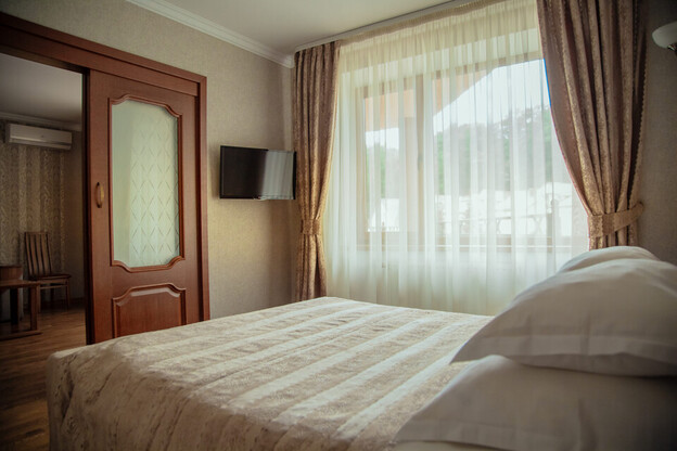 Отель Солнечный Проминь Поляна — Закарпатье