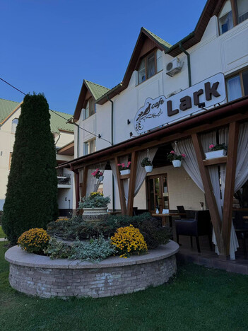 Отель Жайворонок Берегово - Закарпатье