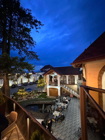 Отель Жайворонок Берегово - Закарпатье