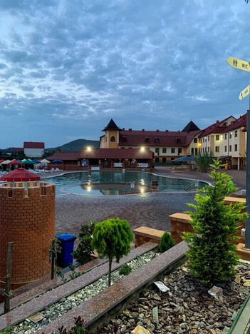 Отель Жайворонок Берегово - Закарпатье