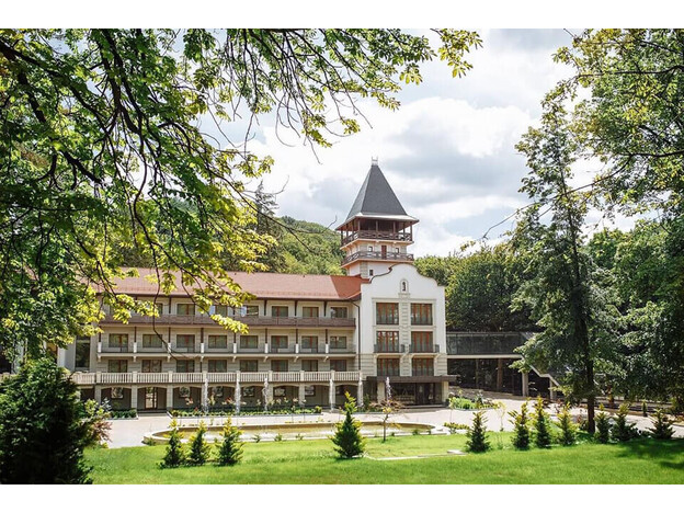 Отель Верховина (Verkhovyna Resort)