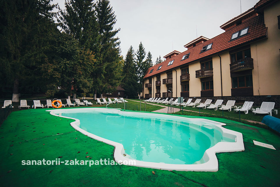 Санаторий Закарпатья с бассейном