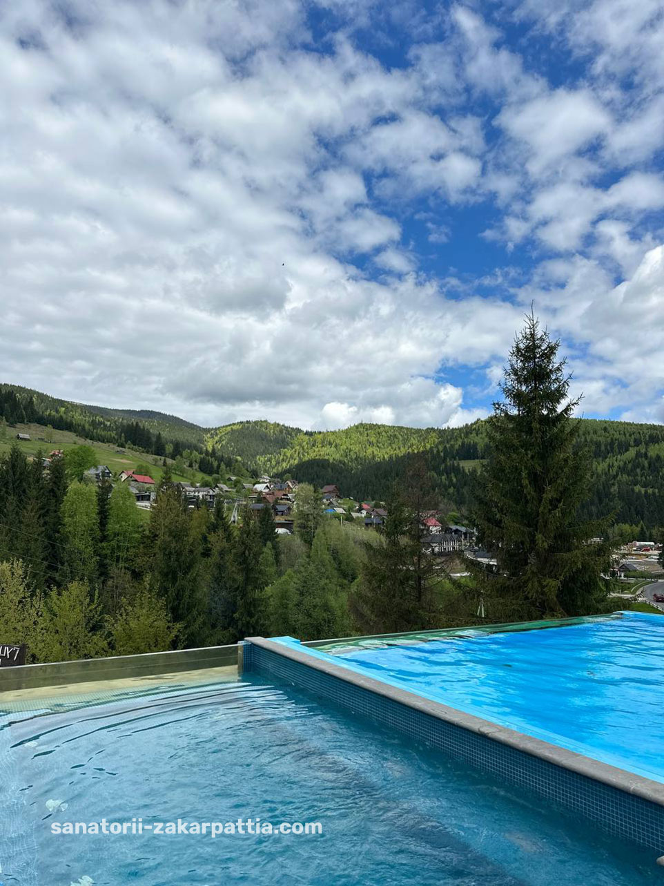 Поляна отели с бассейном