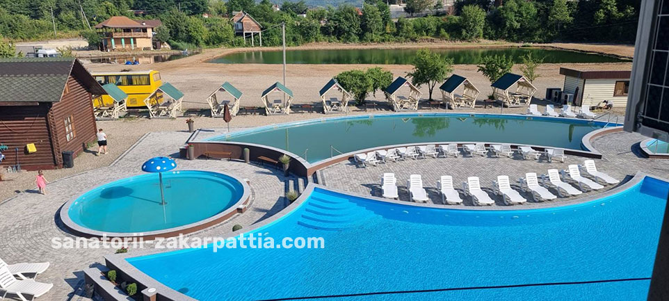 Шаян отели с бассейном