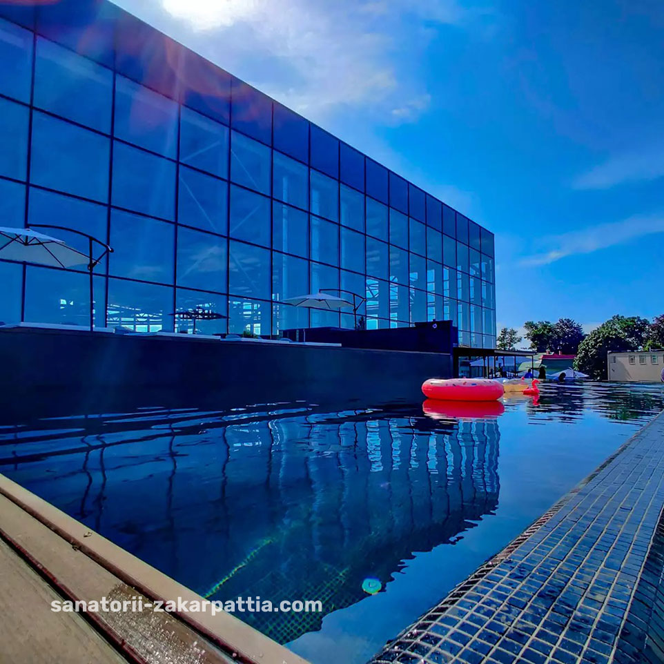 Мукачево отели с бассейном